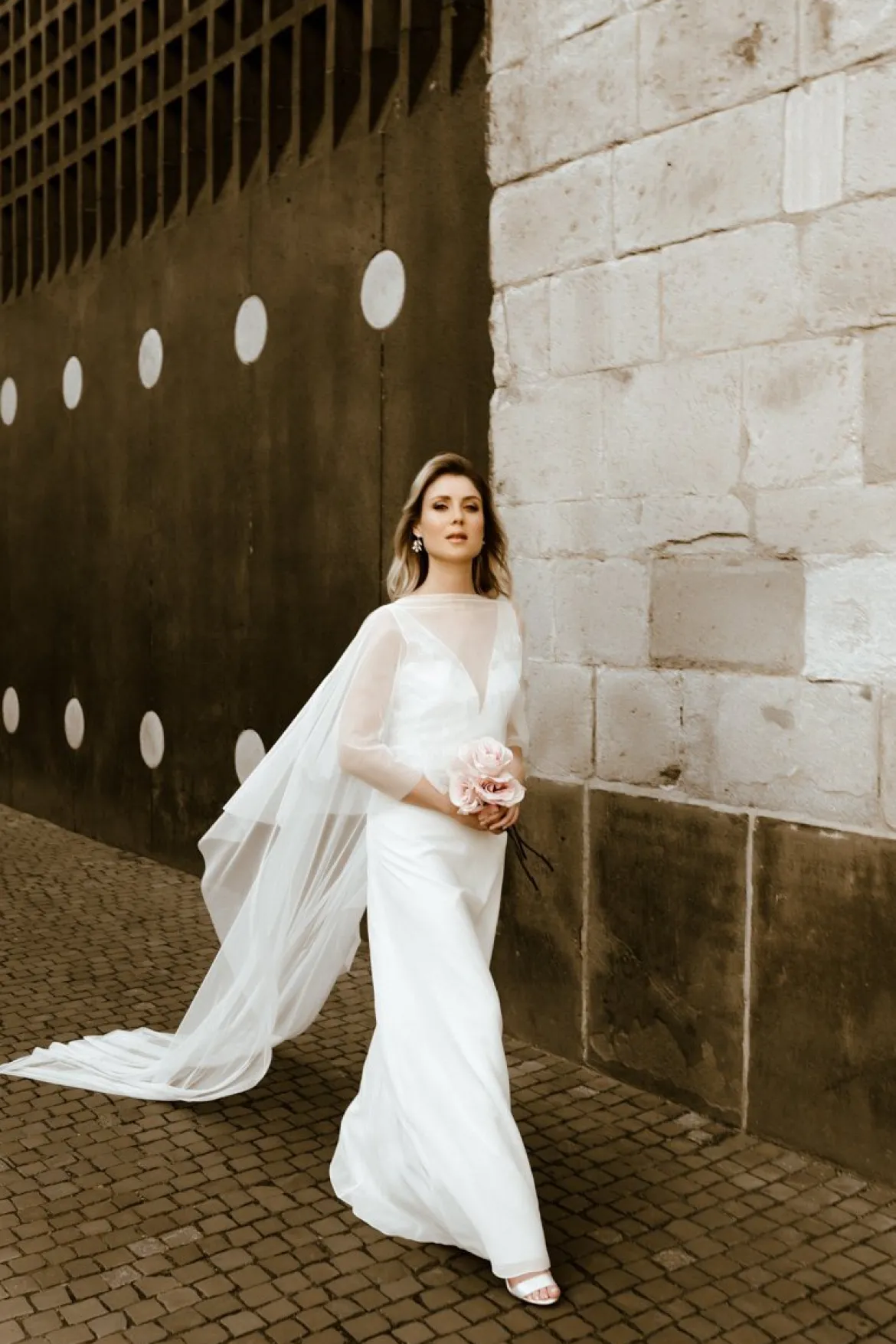 Braut Cape aus Softtüll mit Schleppe – Niamh noni