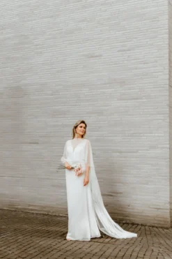 Braut Cape aus Softtüll mit Schleppe – Niamh noni