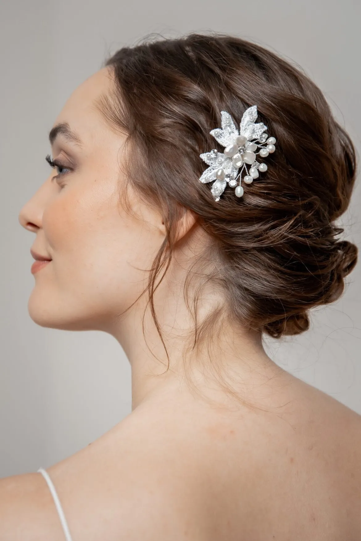 Braut Haarklammer mit Spitze, Süßwasserperlen und Strass