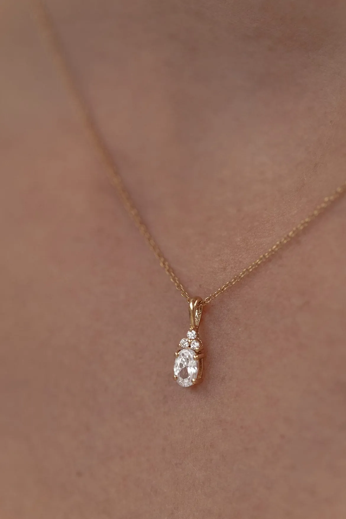Braut Halskette mit ovalem Kristall-Anhänger – Dazzling Beauty