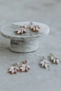 Braut Kristall-Ohrstecker in Mondstein-Farbe