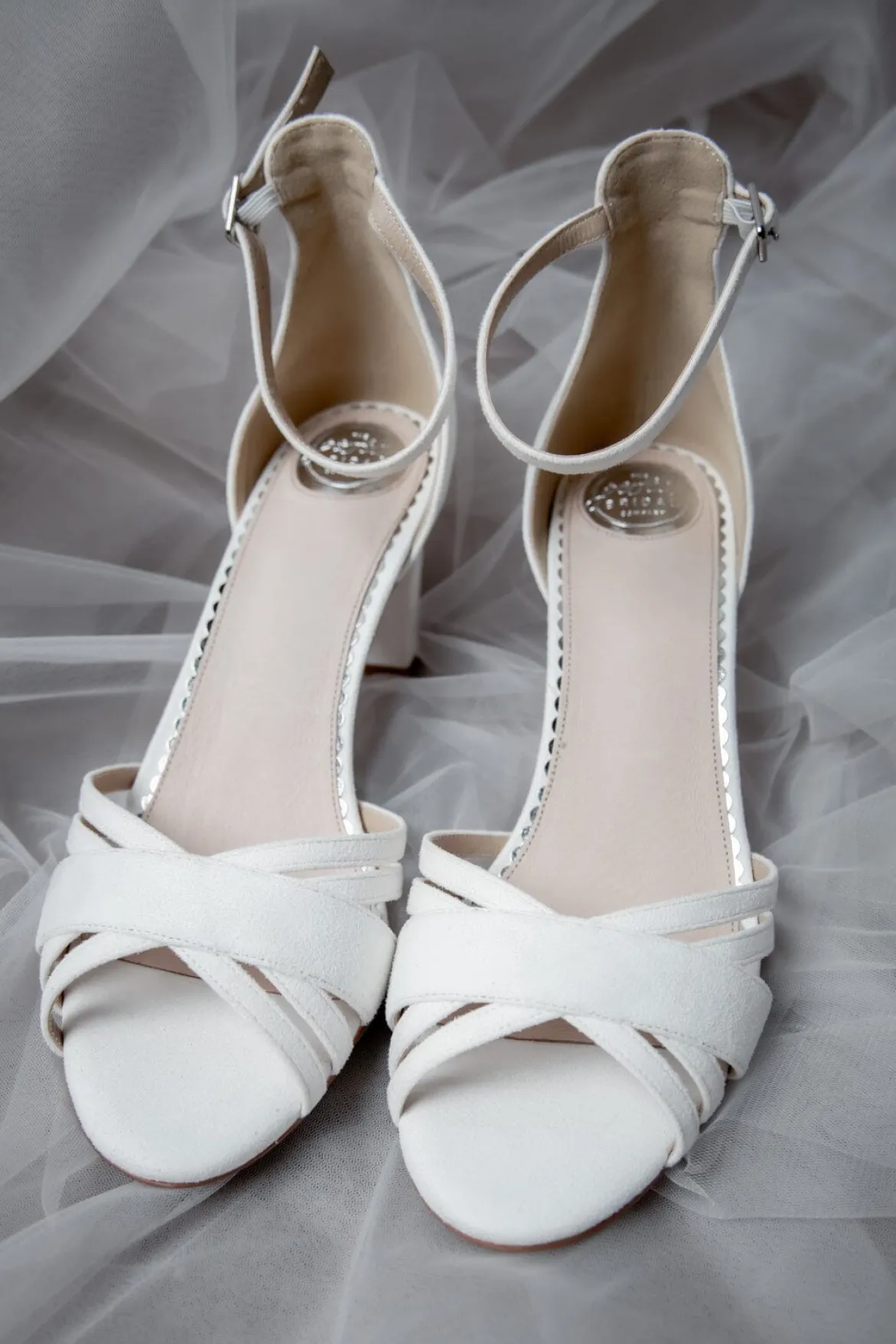 Braut Sandale aus Velours – Frankie | The Perfect Bridal Company