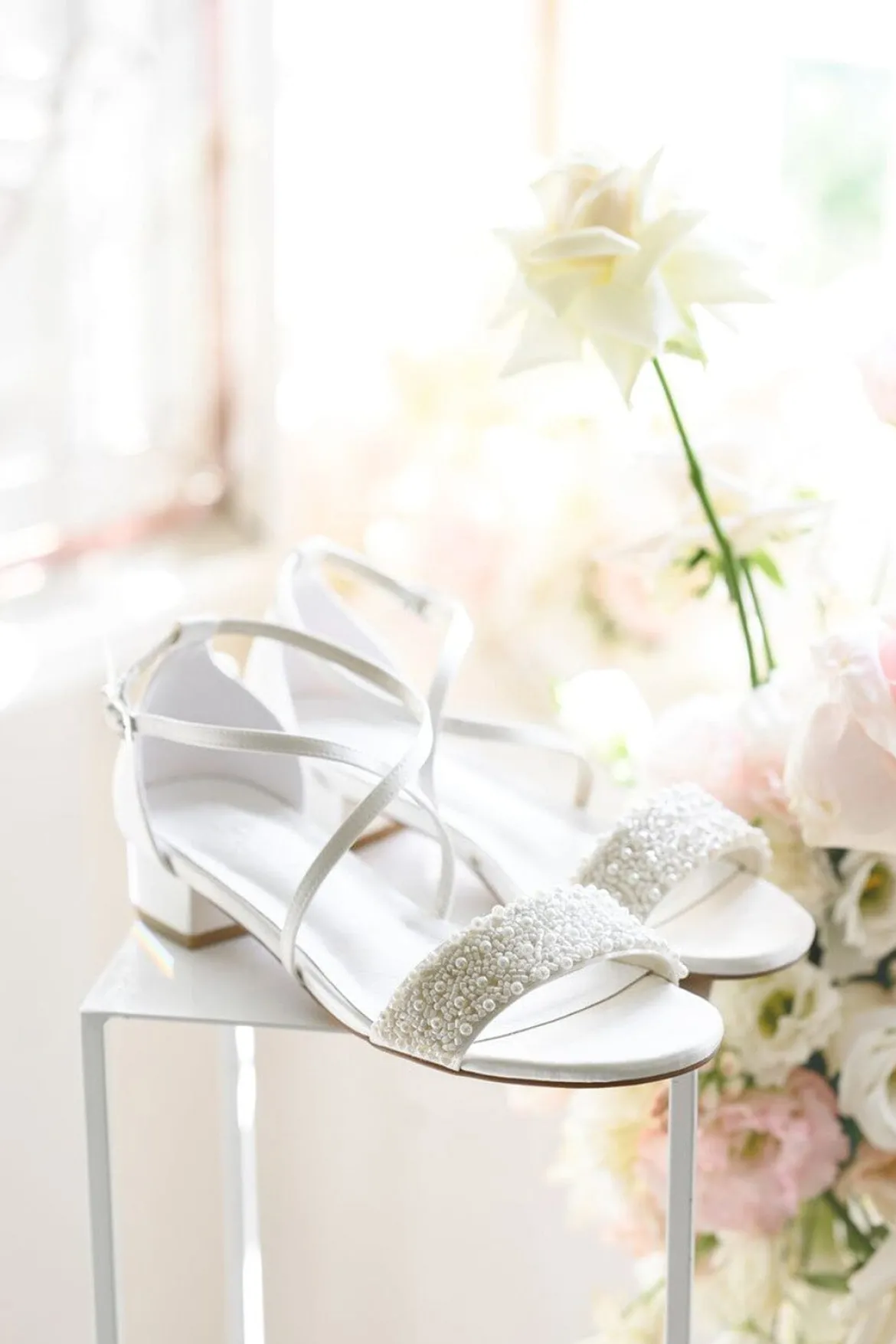 Brautsandale mit Perlen – Layla Ivory Satin | G.Westerleigh