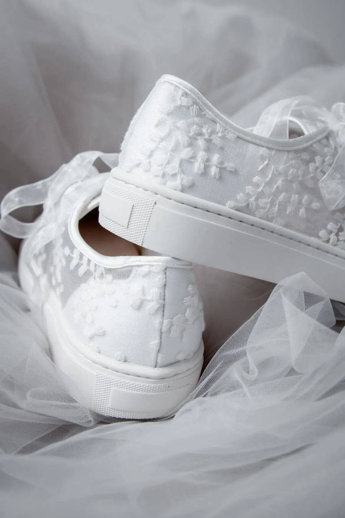 Braut Sneakers mit Spitze – Oakley | The Perfect Bridal Company