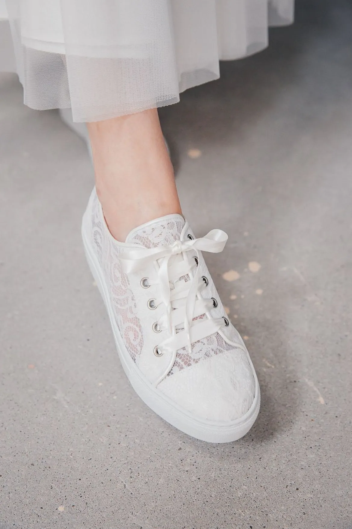 Braut Sneakers mit Spitze und Satinschnürsenkeln - Nelli Pearl Lace