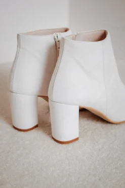Braut Stiefelette aus Leder – Anissa Off-White