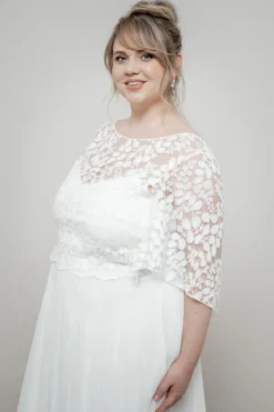 Braut Top aus Botanikspitze mit weiten Flügelärmeln – Lucy noni Curvy