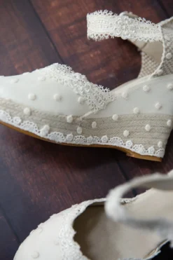 Braut Wedges mit Spitzenborten und Pünktchentüll - Lucy