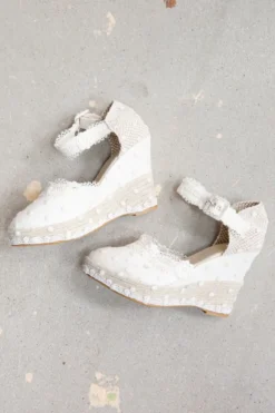 Braut Wedges mit Spitzenborten und Pünktchentüll - Lucy