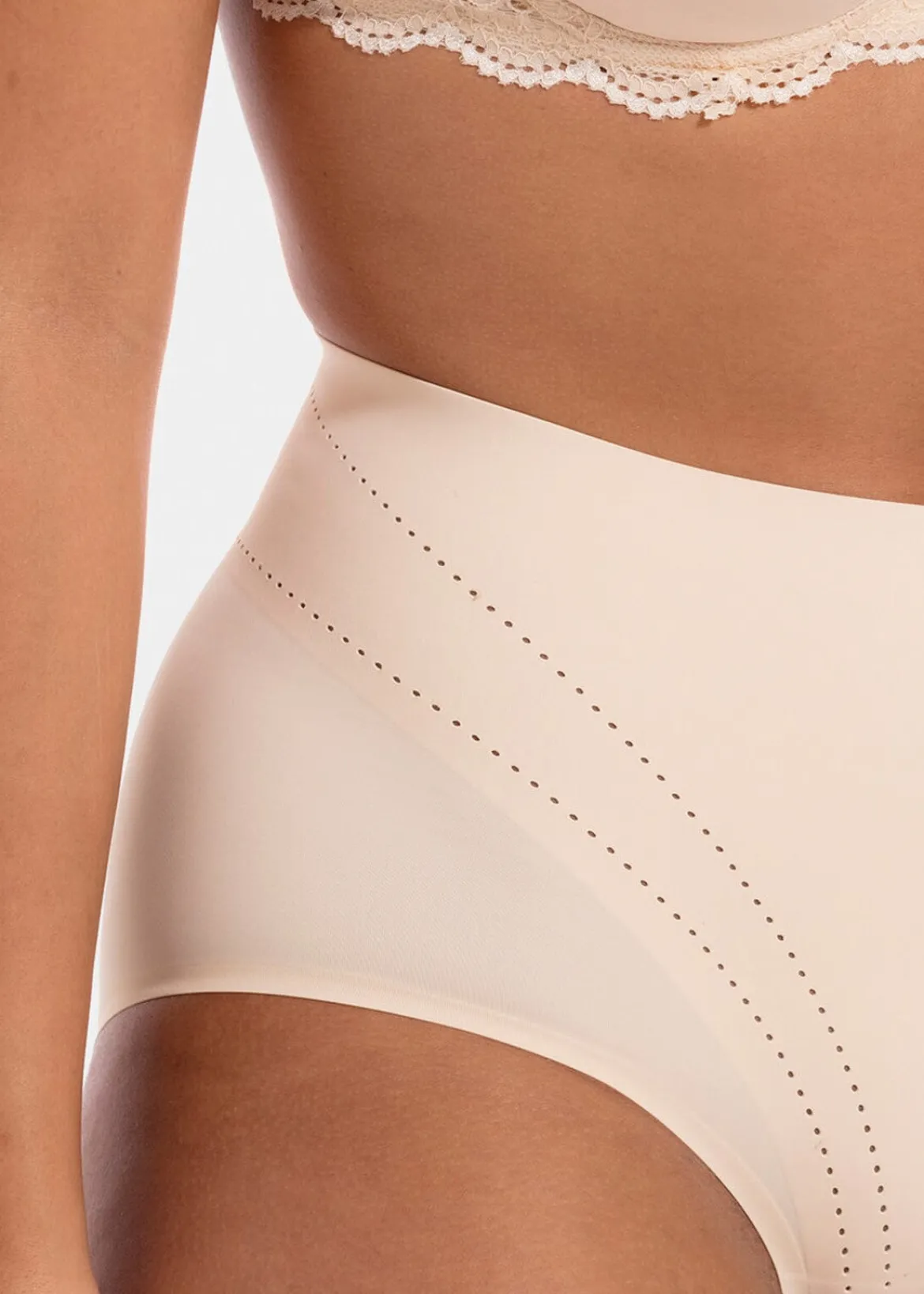 Figurformender Slip in Beige – Dream Shaper Brief