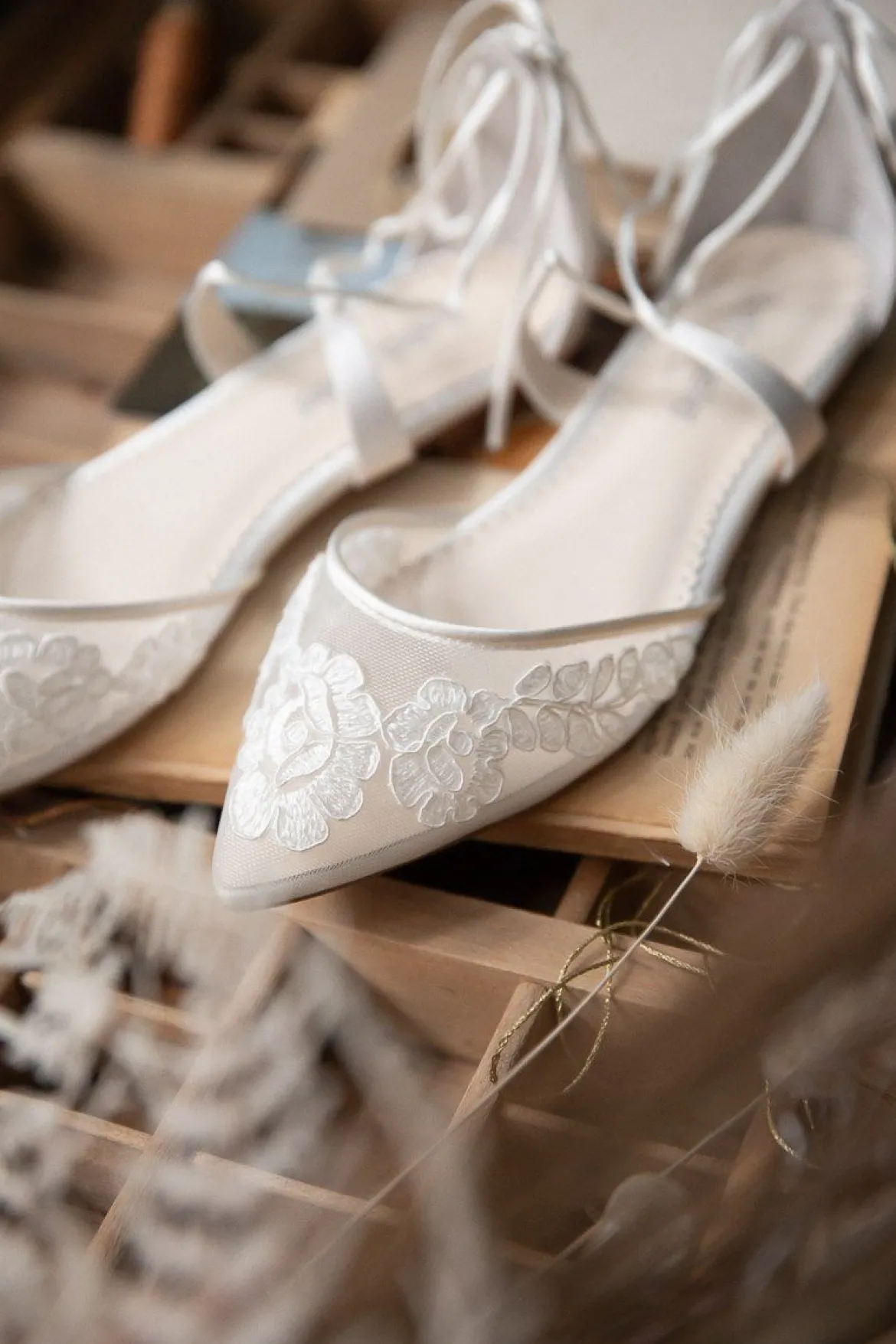 Flache Brautschuhe mit Spitze – Alicia Ivory Bella Belle Shoes