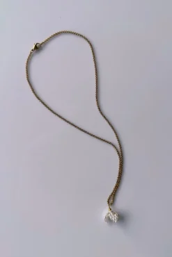 Goldfarbene Halskette mit kleinem Perlenanhänger – Pearl Bell