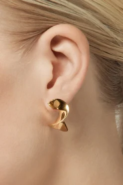 Goldfarbene Ohrstecker in Twist-Optik