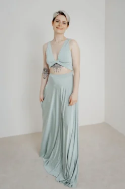 Grünes Brautjungfernkleid – Reverse Gown Sage Twobirds