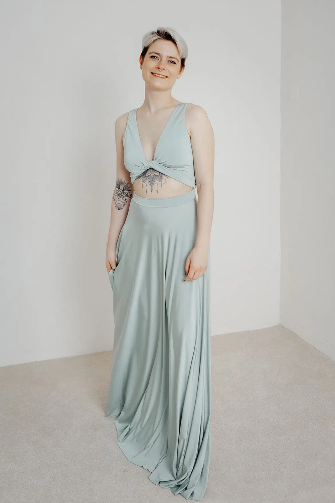 Grünes Brautjungfernkleid – Reverse Gown Sage Twobirds
