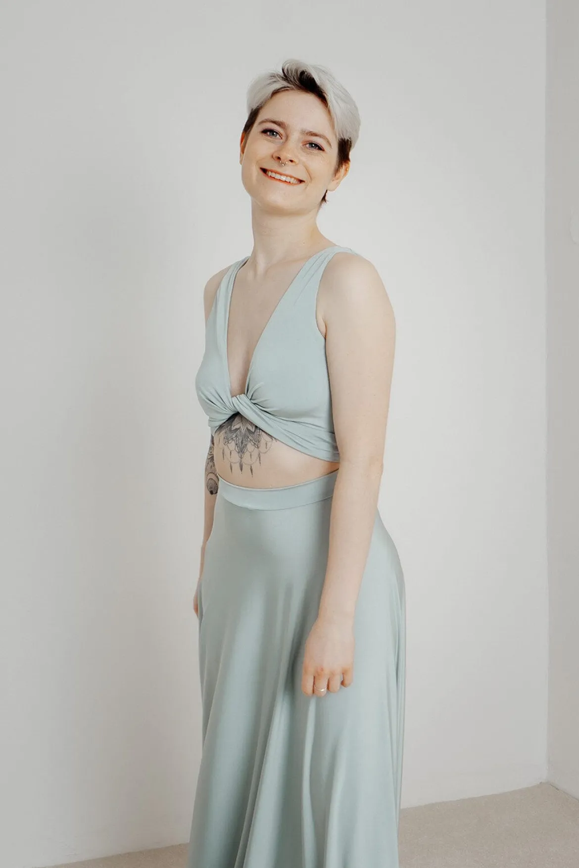 Grünes Brautjungfernkleid – Reverse Gown Sage Twobirds