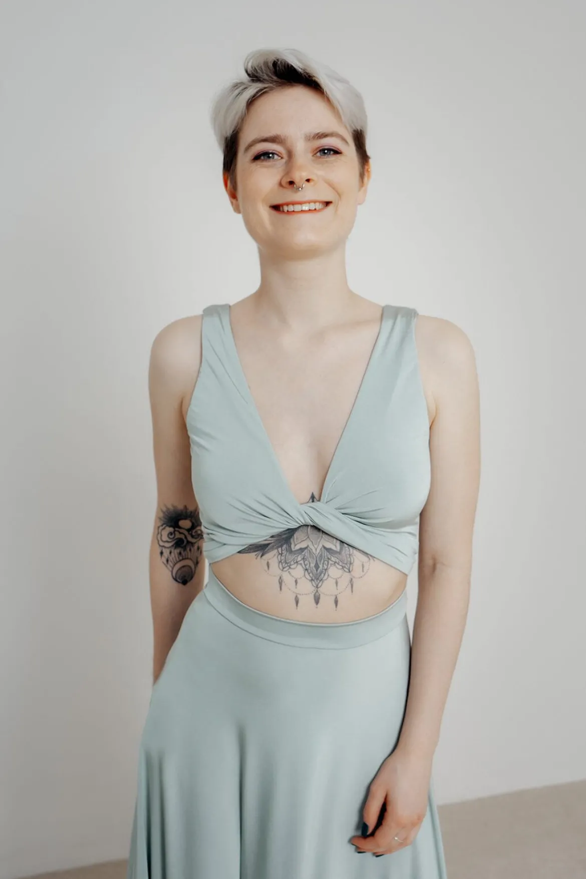 Grünes Brautjungfernkleid – Reverse Gown Sage Twobirds