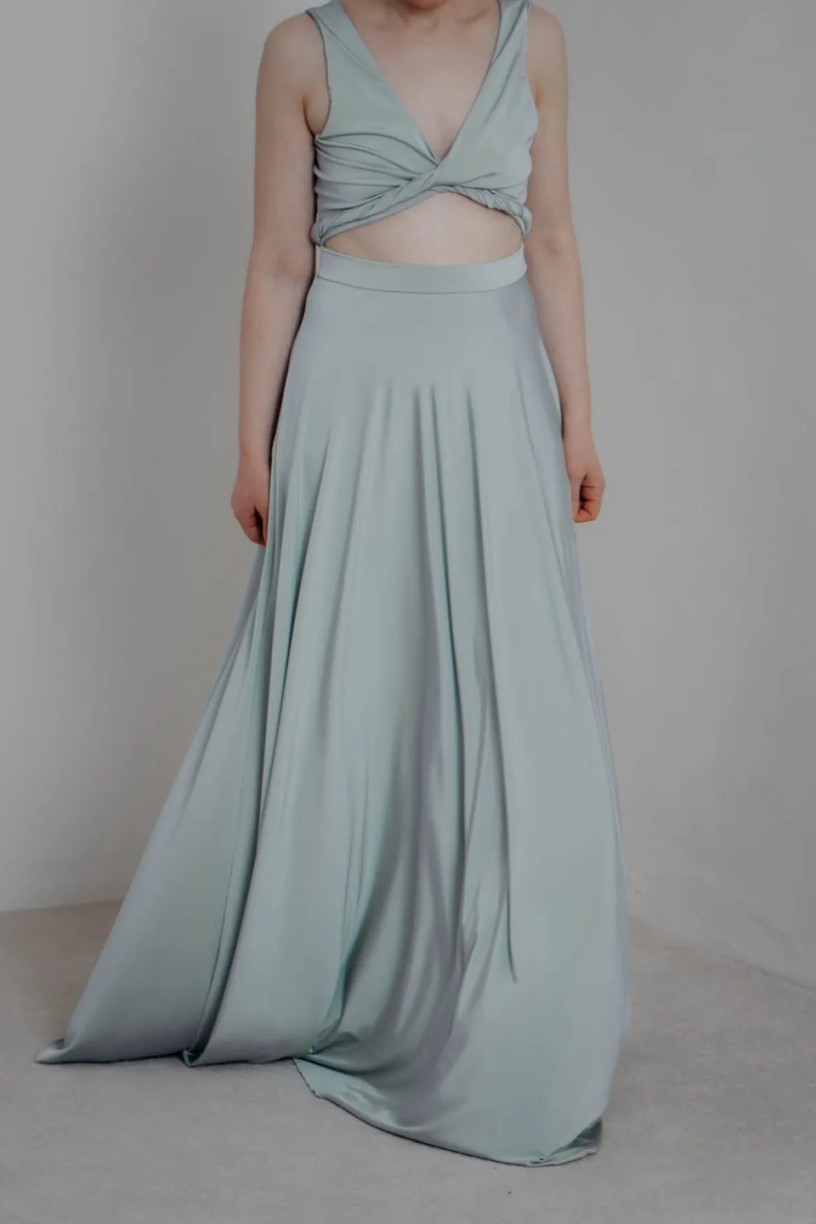 Grünes Brautjungfernkleid – Reverse Gown Sage Twobirds