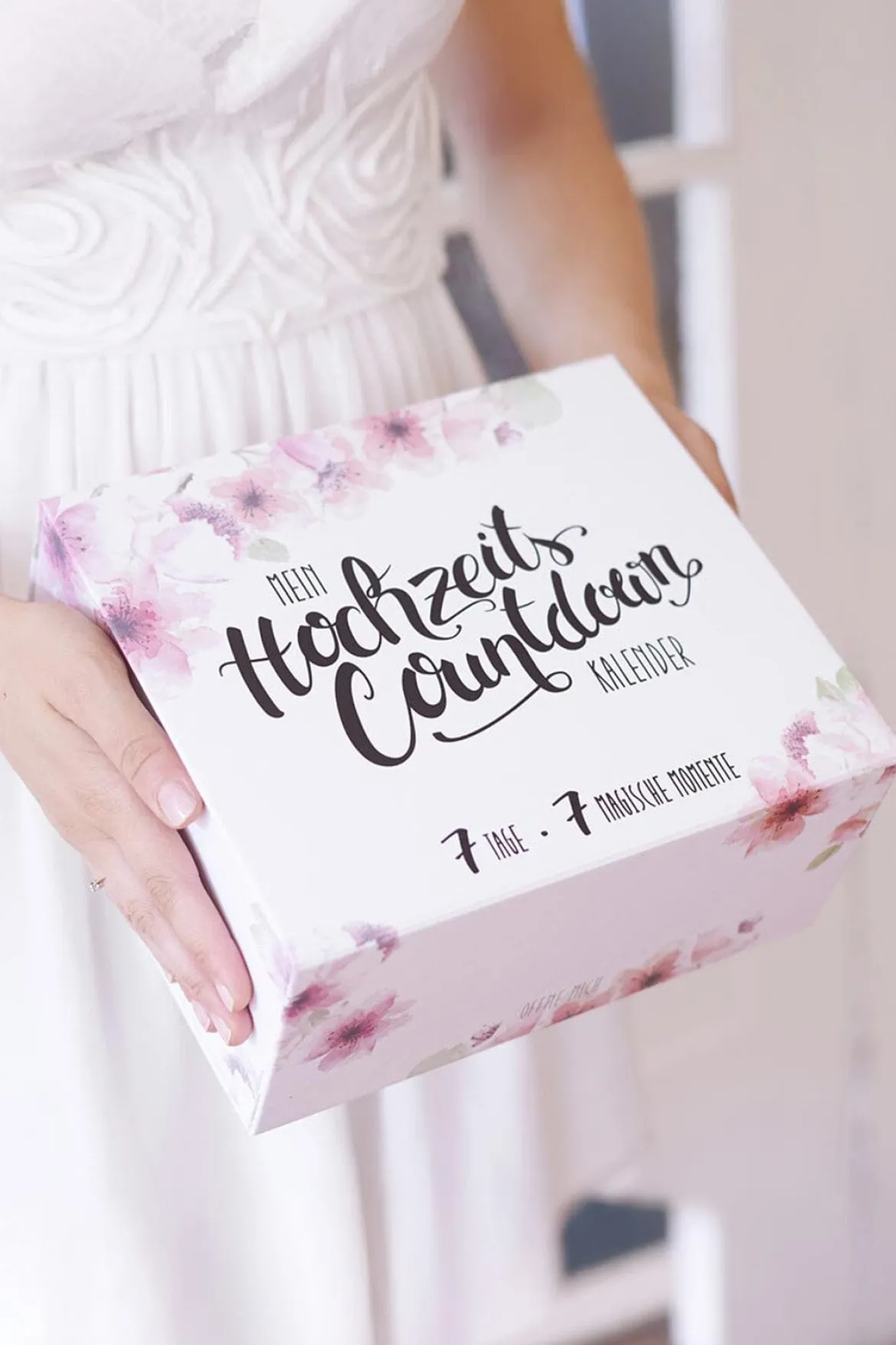 Hochzeits-Countdown-Kalender™ mit Gold-Armband und Schlafmaske