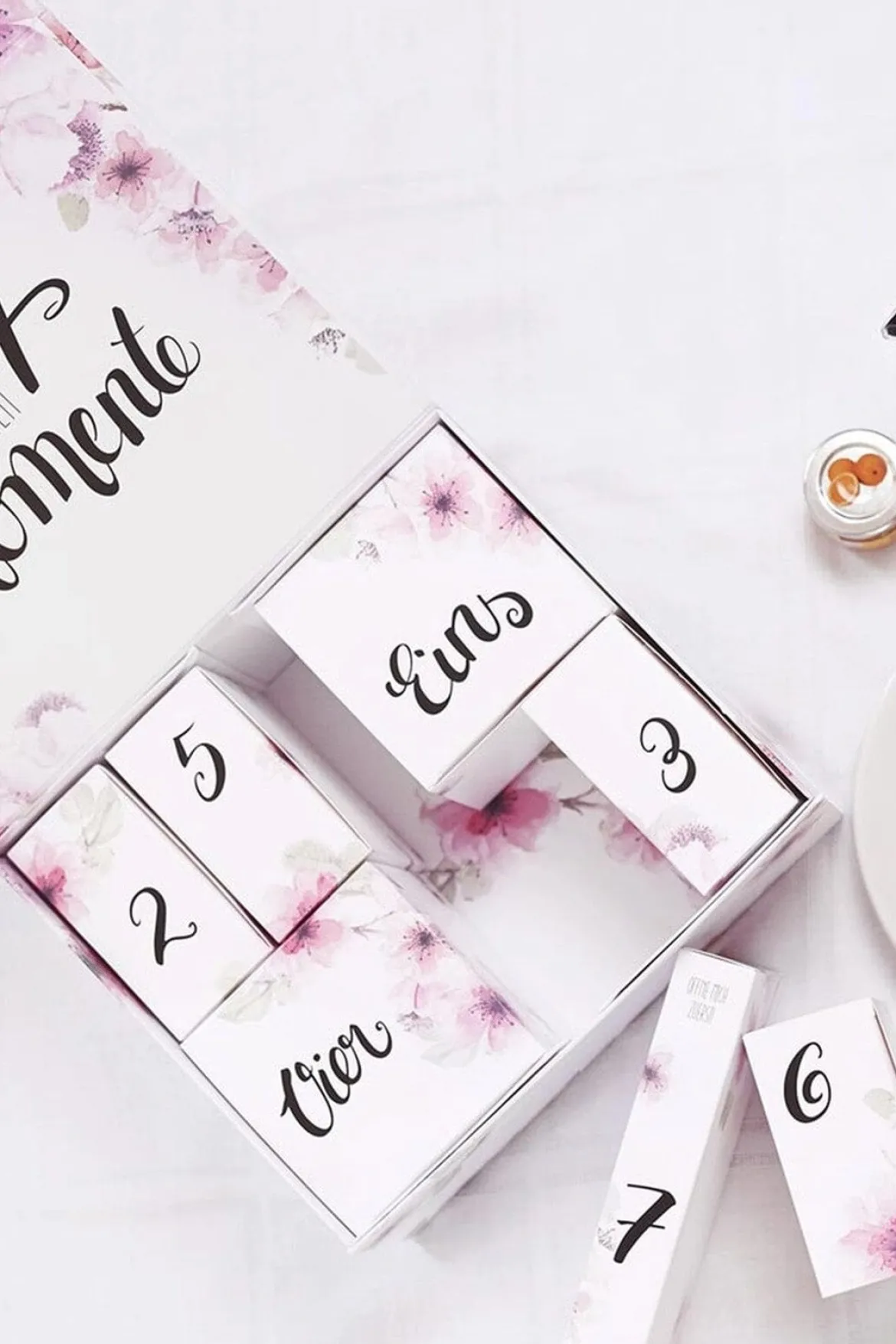 Hochzeits-Countdown-Kalender™ mit Gold-Armband und Schlafmaske
