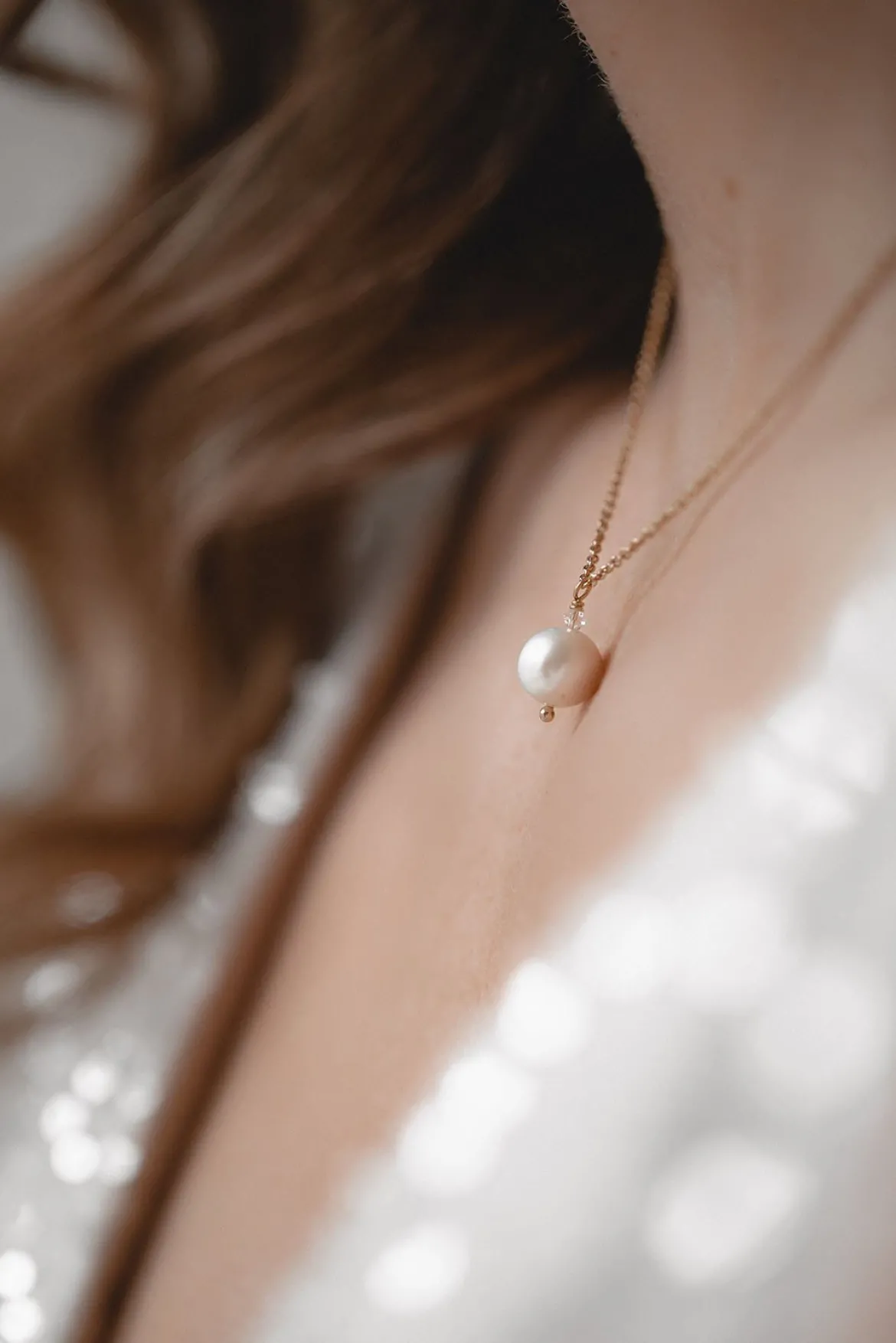Kette mit rundem Perlen-Anhänger und kleinem Kristall – Blooming Beauty