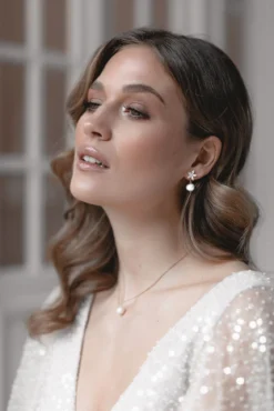 Kette mit rundem Perlen-Anhänger und kleinem Kristall – Blooming Beauty