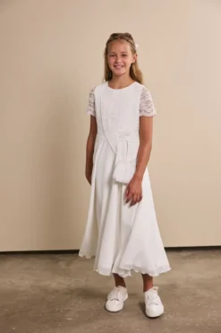Kommunionkleid mit Spitze im Boho-Stil