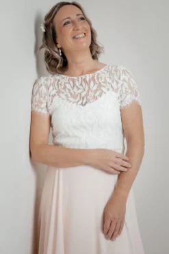 Kurzarm-Braut Top mit Blättermuster – Elva noni