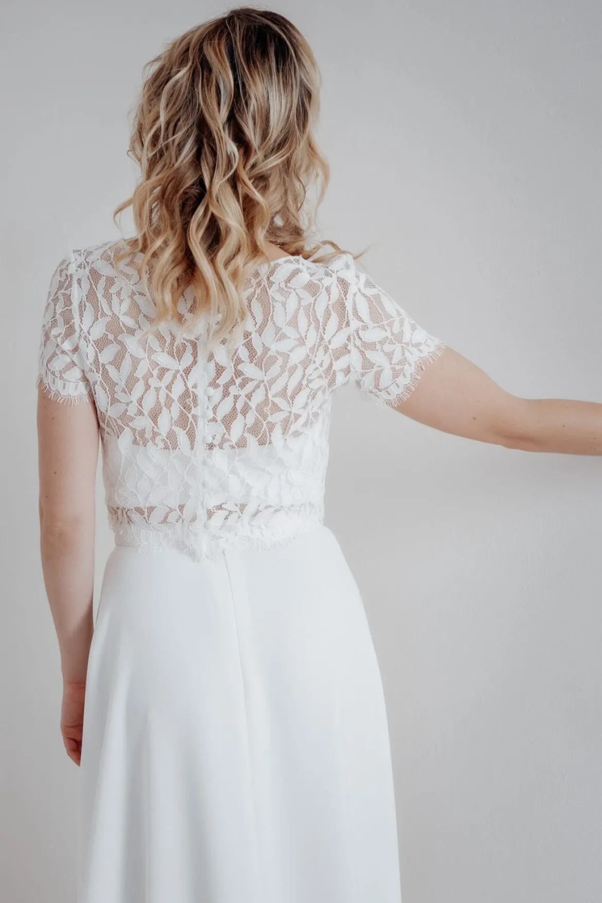 Kurzarm-Braut Top mit Blättermuster – Elva noni