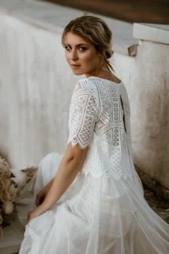 Kurzarm-Jäckchen aus Boho-Spitze in Ivory – Calista noni