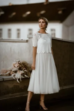 Kurzarm-Jäckchen aus Boho-Spitze in Ivory – Calista noni