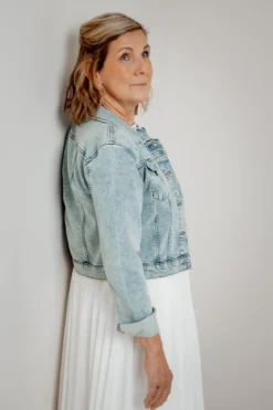 Kurze Braut Jeansjacke mit Knopfleiste