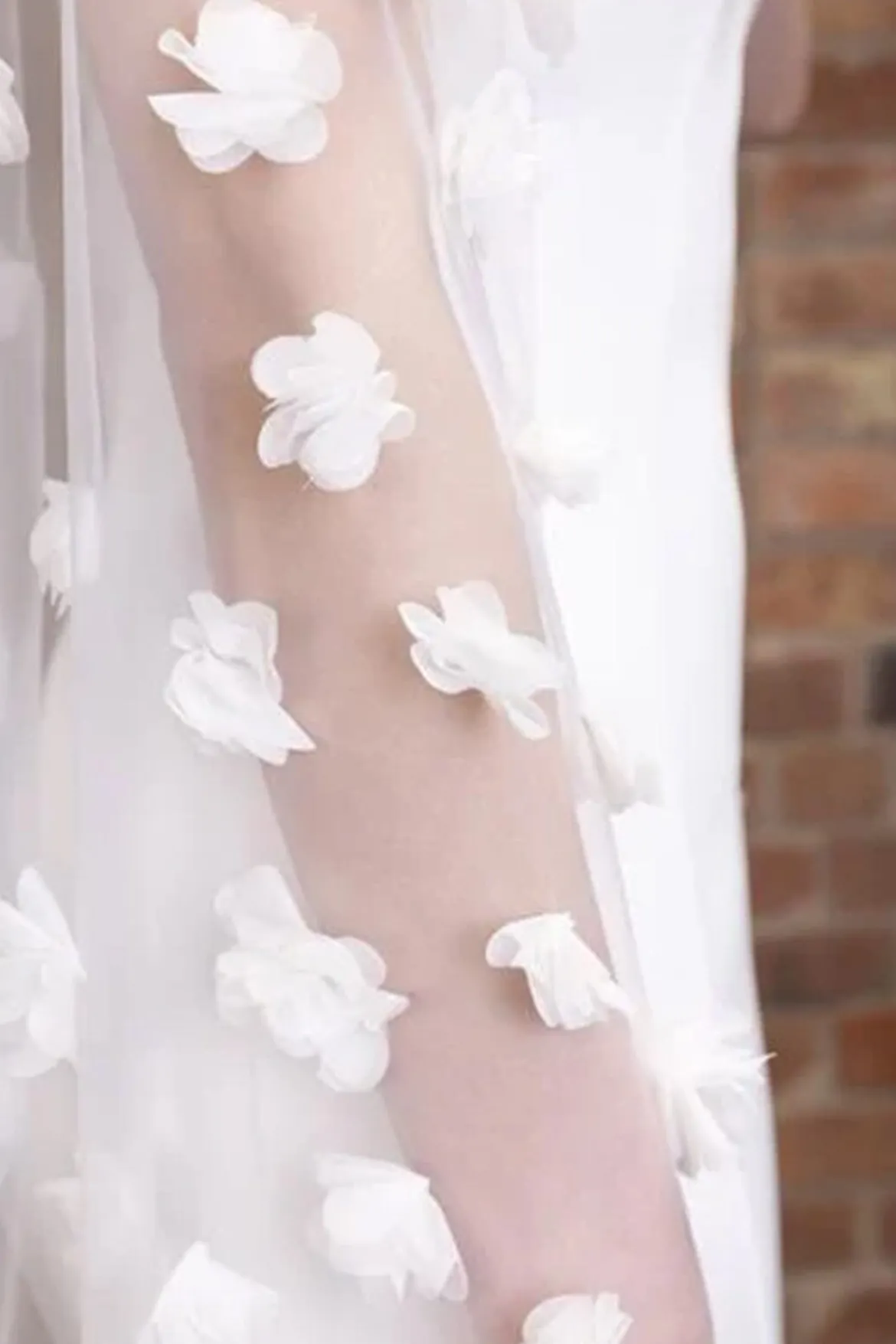Langer Schleier mit Blüten | The Perfect Bridal Company