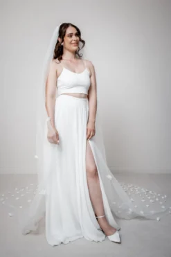 Langer Schleier mit Blüten | The Perfect Bridal Company