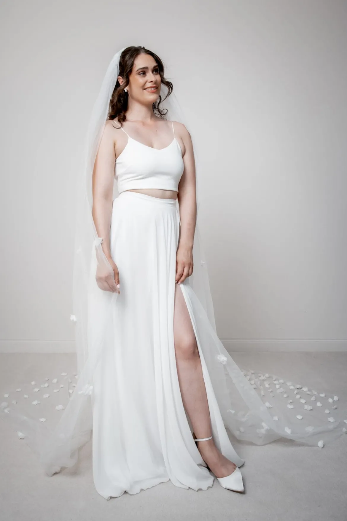 Langer Schleier mit Blüten | The Perfect Bridal Company