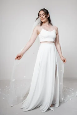 Langer Schleier mit Blüten | The Perfect Bridal Company
