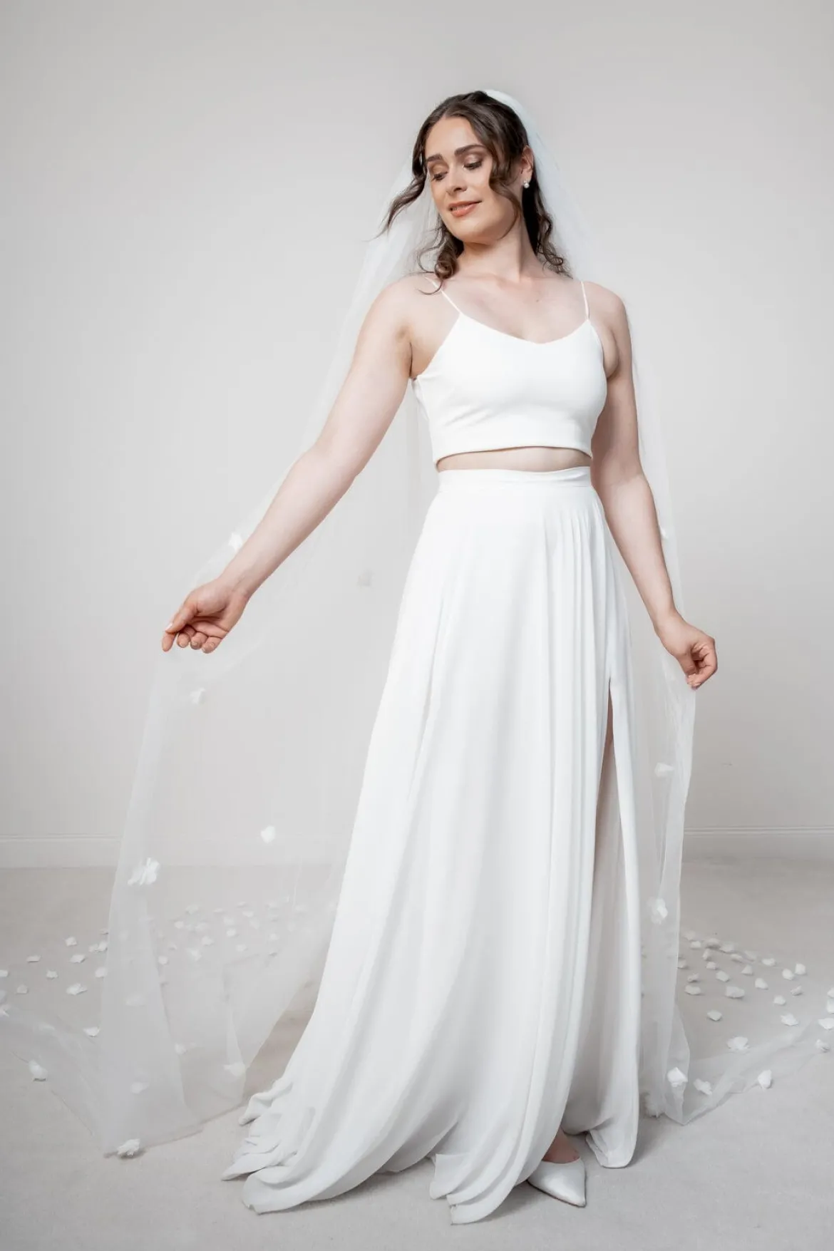 Langer Schleier mit Blüten | The Perfect Bridal Company