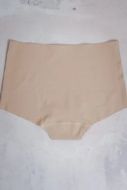 Nahtlose Mikrofaser-Hipster in Nude