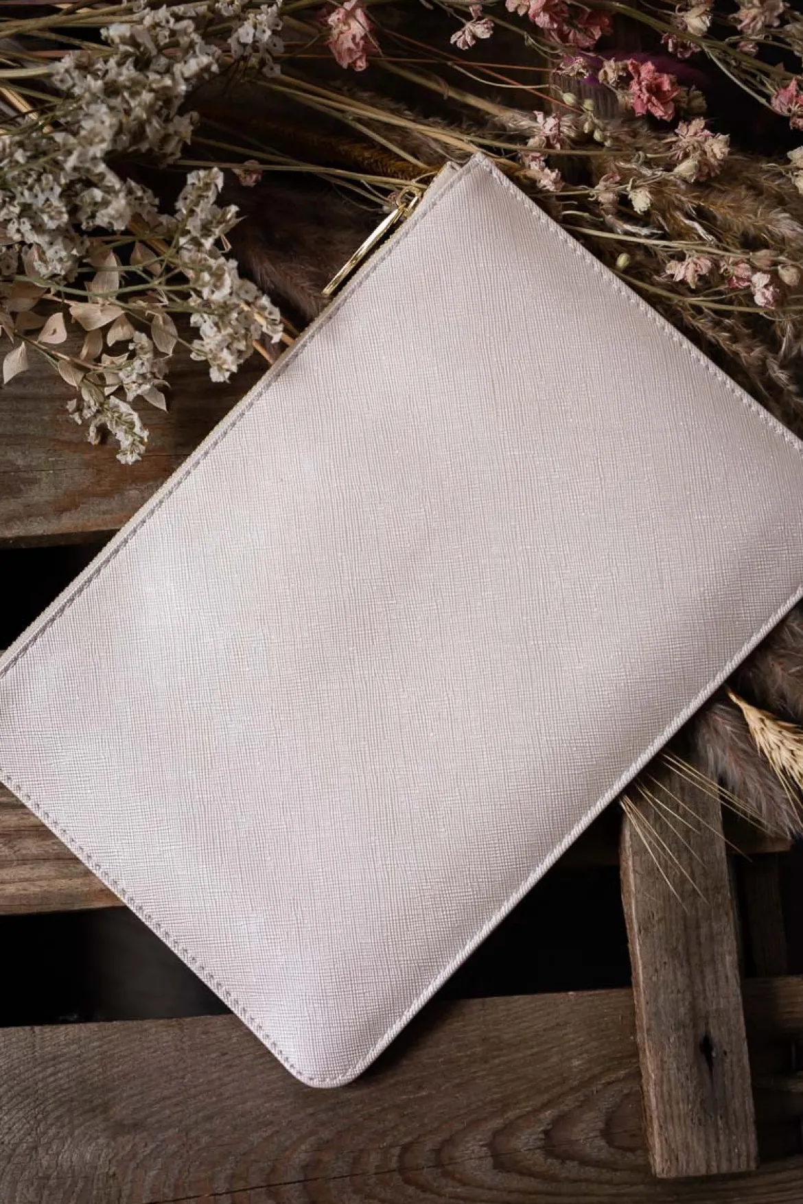 Pouch in Metallic White "Bridesmaid" – Katie Loxton