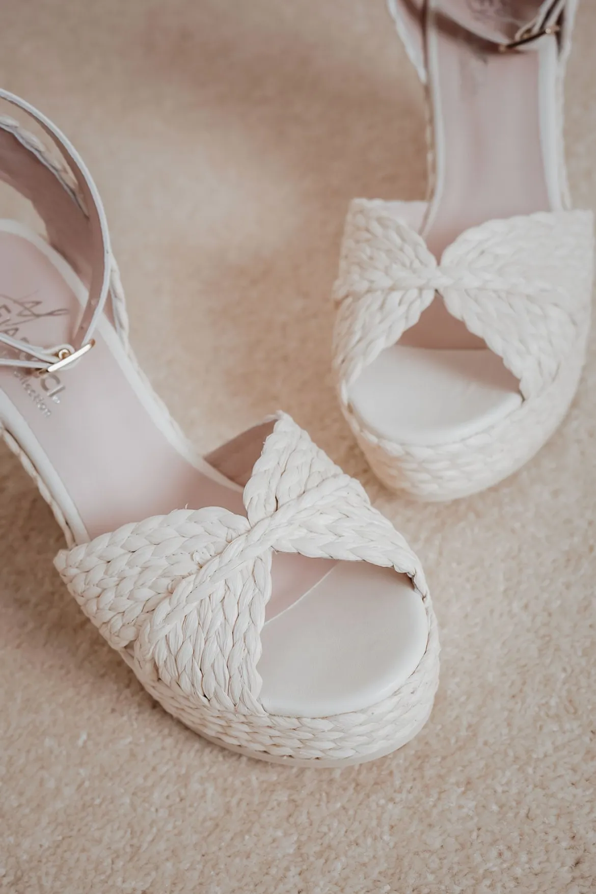Sandalette mit Keilabsatz - Louna Pearl Raffia