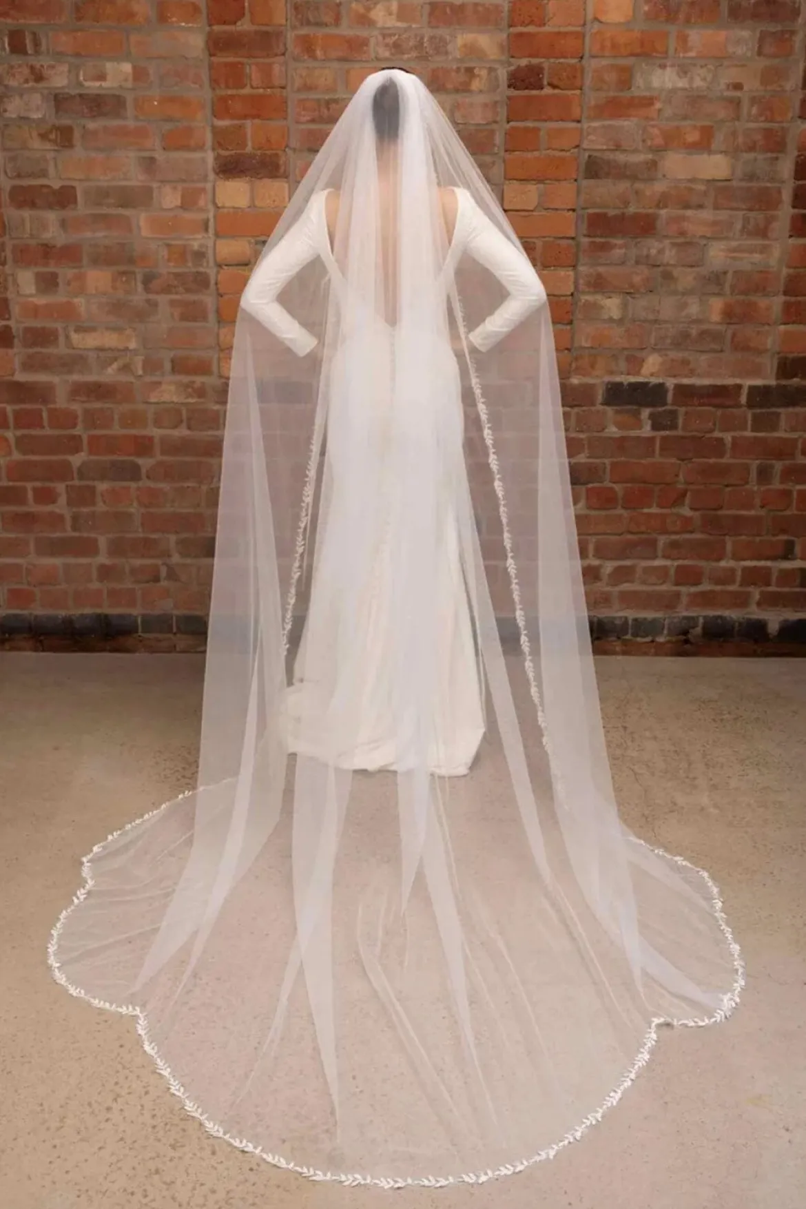 Schleier mit Blattstickerei | The Perfect Bridal Company