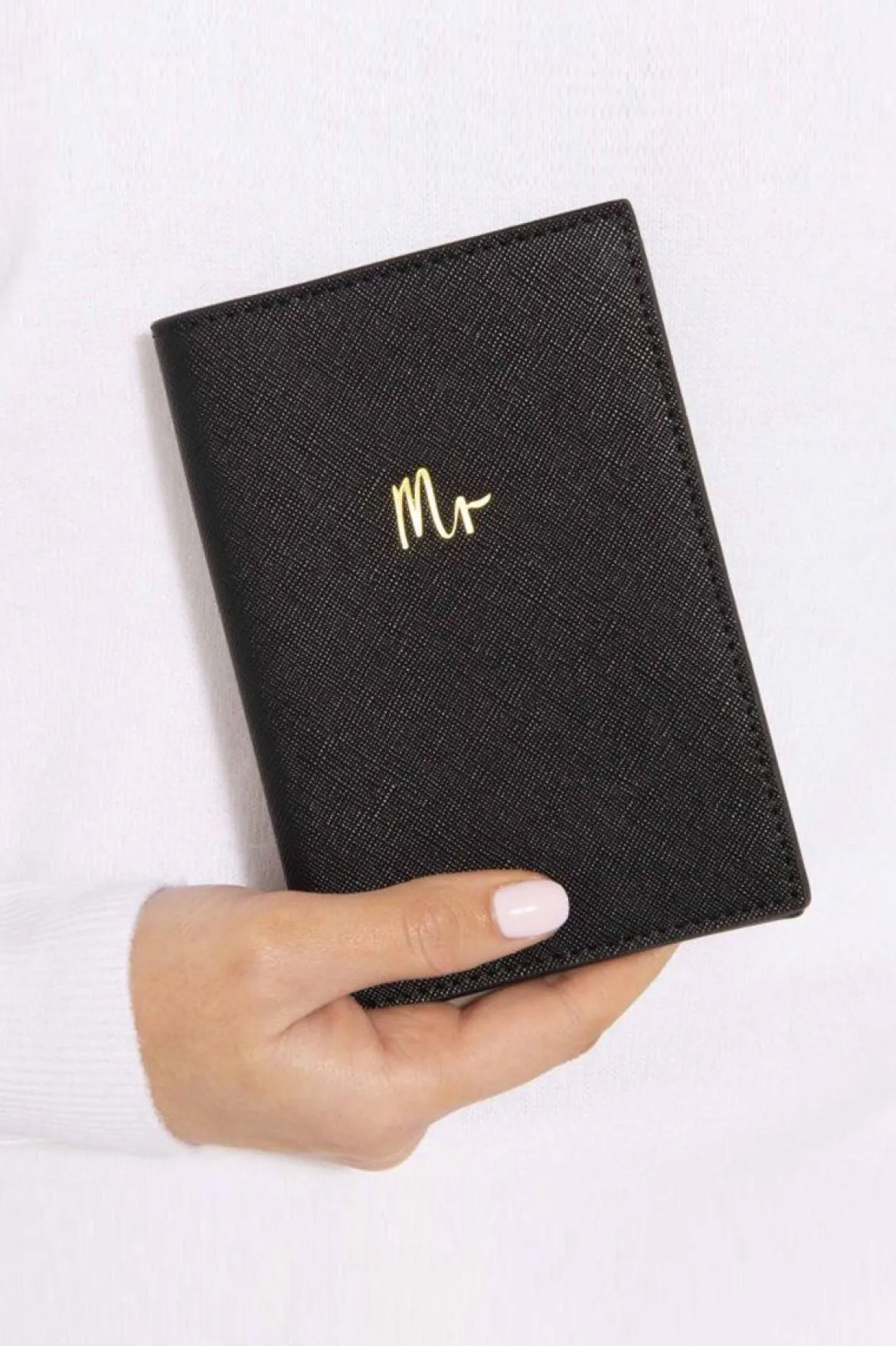 Schwarze Reisepasshülle für den Bräutigam – Katie Loxton