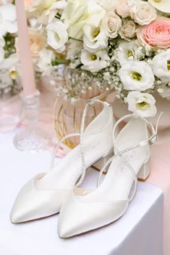 Spitze Brautschuhe – Inez Ivory Satin | G.Westerleigh