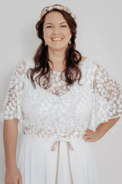 V-Ausschnitt Top aus Viskose-Seide in Ivory - noni Curvy