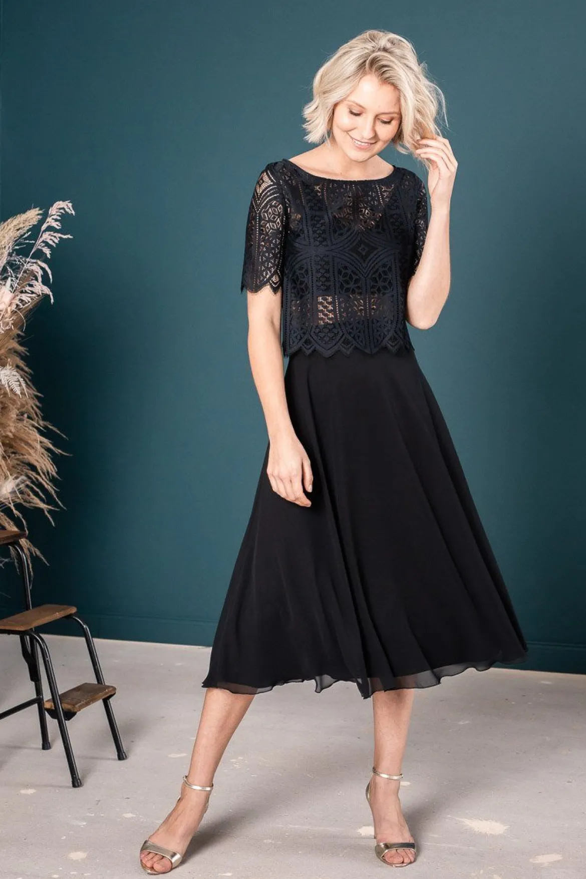 Wadenlanger Chiffonrock in Schwarz – Emmi Black noni